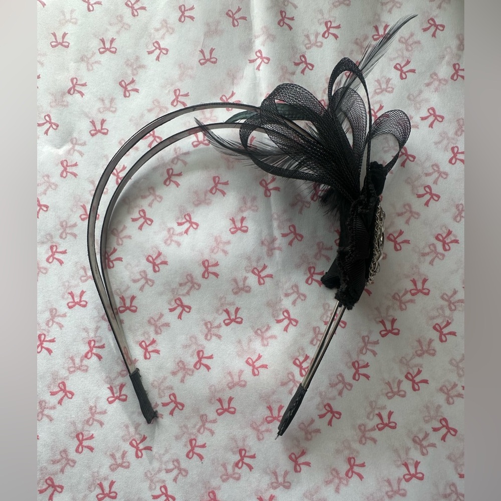 Elegant Black Headband with Bow Accent